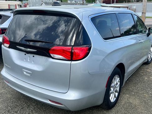 Used 2023 Chrysler Voyager LX image 11