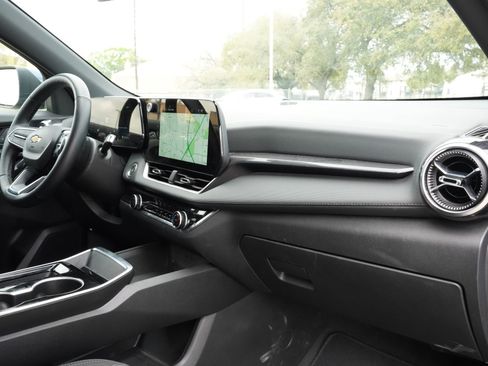 Used 2025 Chevrolet Equinox LT image 25