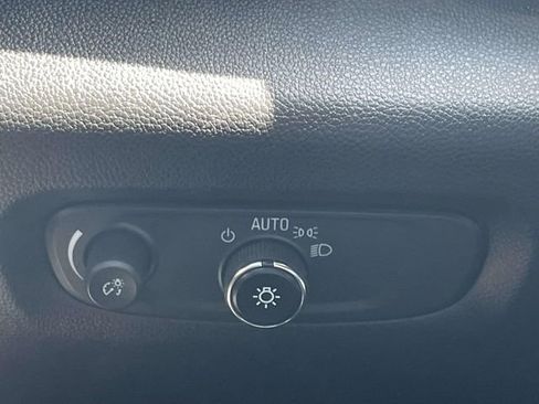 Used 2023 Chevrolet Traverse RS FWD image 26