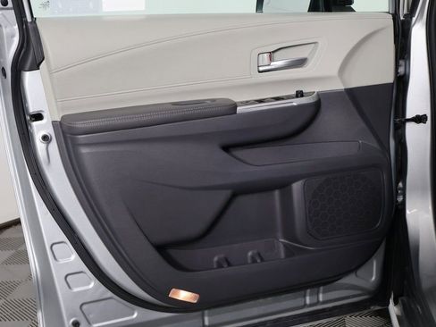 Used 2024 Toyota Sienna XLE image 13