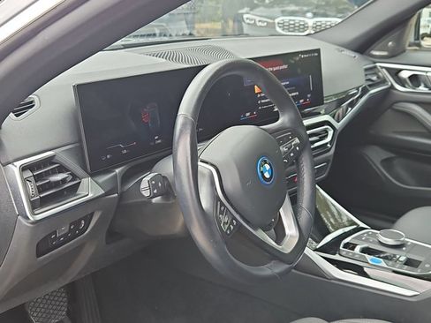 Used 2023 BMW i4 eDrive40 RWD image 9