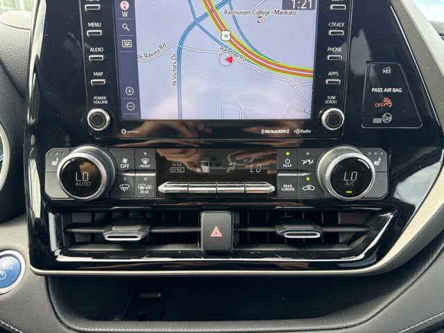 Used 2020 Toyota Highlander XLE AWD/4WD image 36