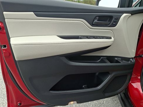 Certified 2025 Honda Odyssey EX-L image 13