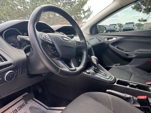 Used 2017 Ford Focus SE w/ Cold Weather Package FWD image 11