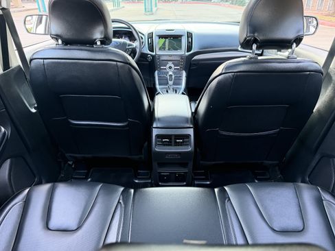 Used 2018 Ford Edge Titanium w/ Equipment Group 301A AWD/4WD image 16