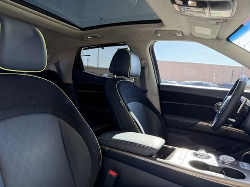 Used 2023 Genesis GV60 Performance image 41