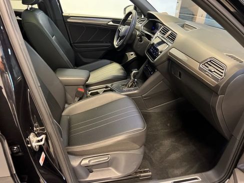 Certified 2022 Volkswagen Tiguan SE R-Line FWD image 11