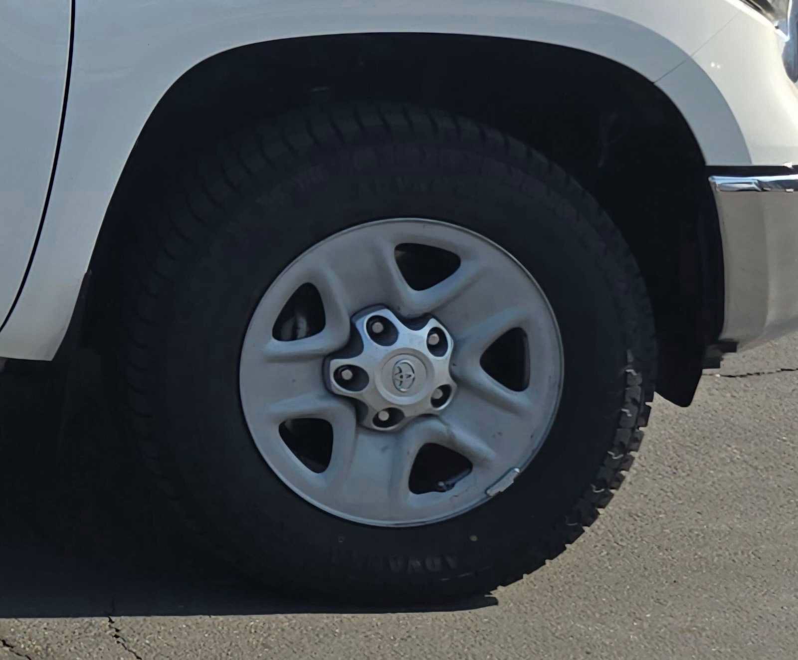 Used 2018 Toyota Tundra SR5 RWD image 3