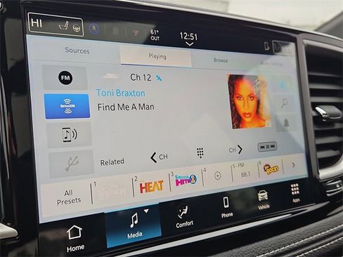 Used 2026 Chrysler Pacifica Select image 4