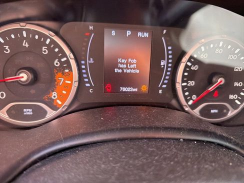 Used 2018 Jeep Renegade Latitude w/ Popular Equipment Group image 10