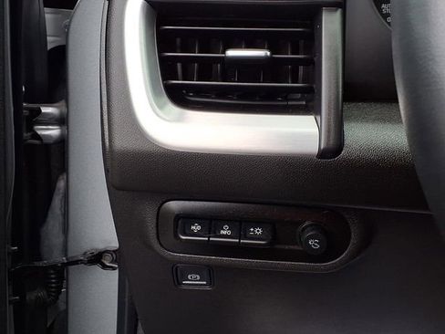 Used 2023 GMC Terrain SLT w/ Tech Package AWD/4WD image 19