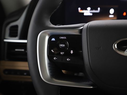 Used 2025 INFINITI QX80 Luxe image 29