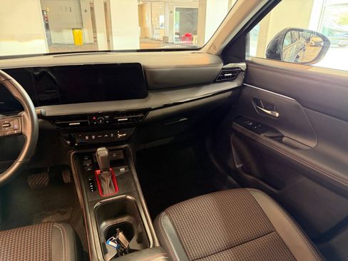 Used 2026 Nissan Kicks SR FWD image 34