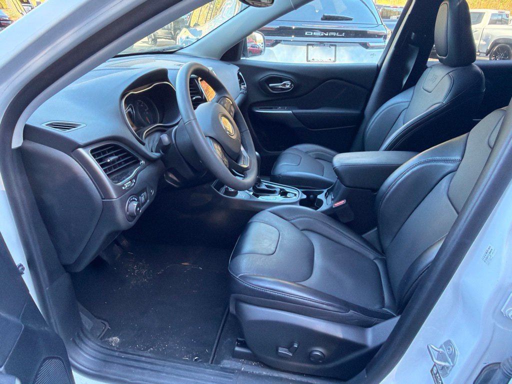 Used 2022 Jeep Cherokee Limited AWD/4WD image 3