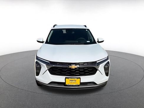 Used 2025 Chevrolet Trax LT FWD image 4