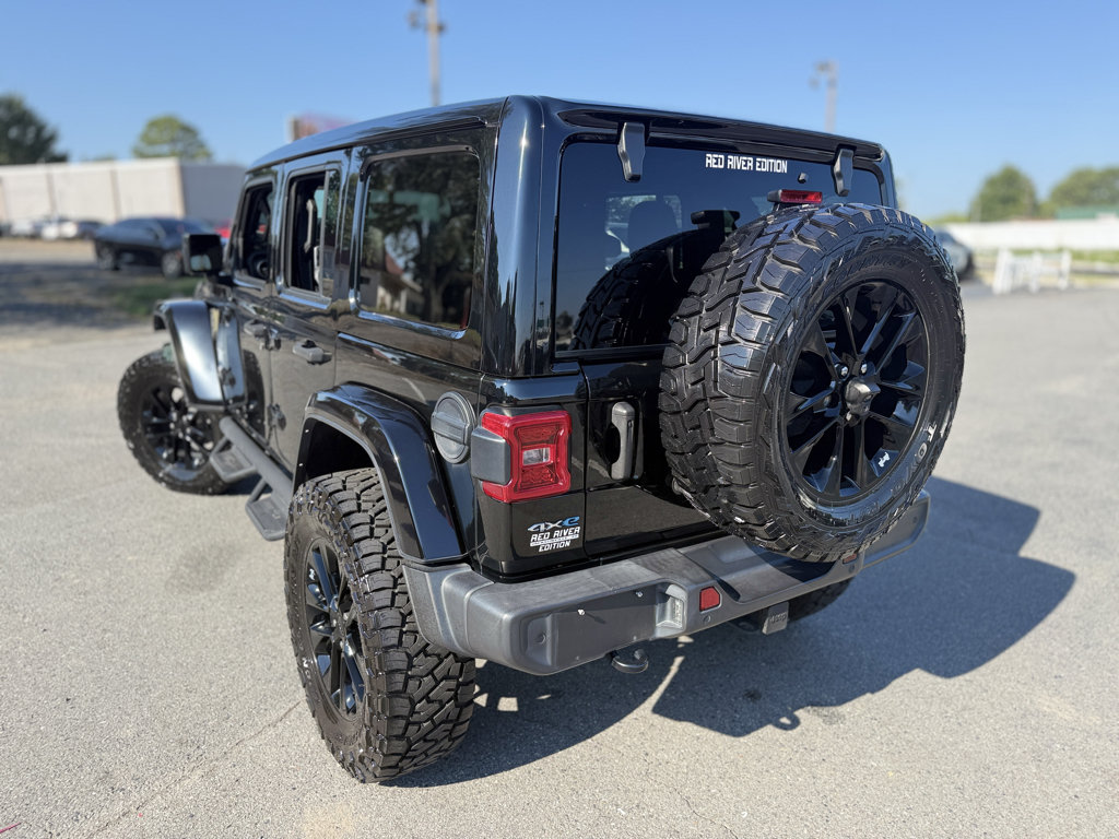 Used 2021 Jeep Wrangler Unlimited Sahara w/ Cold Weather Group AWD/4WD image 17