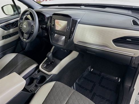 Certified 2025 Subaru Forester Base image 30