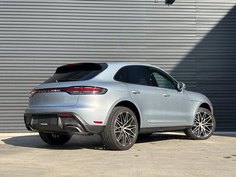 Certified 2025 Porsche Macan image 7