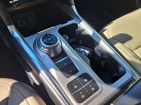 Used 2020 Ford Explorer XLT w/ Equipment Group 202A image 11