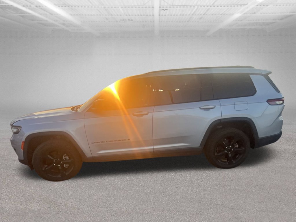 Used 2021 Jeep Grand Cherokee L Laredo RWD image 4