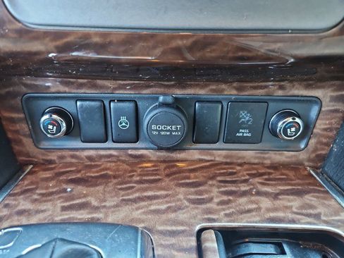 Used 2017 Nissan Armada Platinum image 16