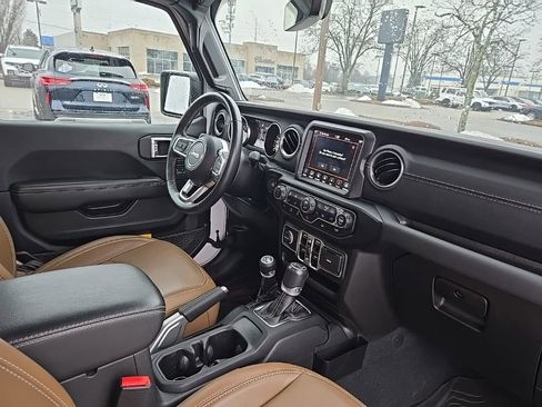 Used 2022 Jeep Wrangler Unlimited Sahara w/ Cold Weather Group image 20