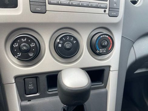 Used 2009 Pontiac Vibe GT FWD image 24
