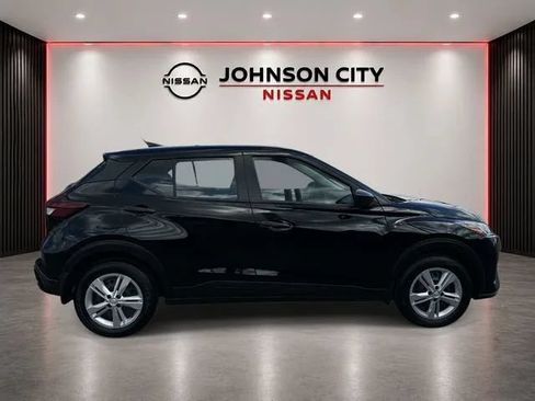 Used 2025 Nissan Kicks Play S FWD image 3
