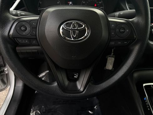 Used 2025 Toyota Corolla LE image 32
