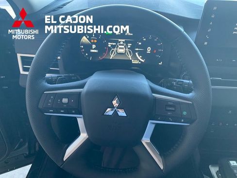 New 2026 Mitsubishi Outlander SEL image 14
