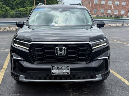 Used 2025 Honda Pilot Touring image 10