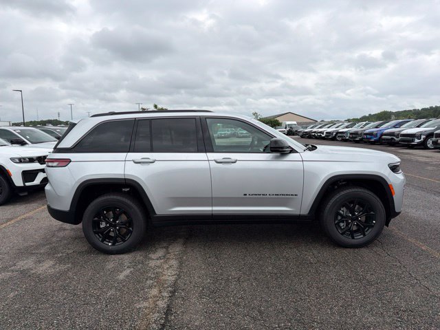 New 2026 Jeep Grand Cherokee Altitude AWD/4WD image 2