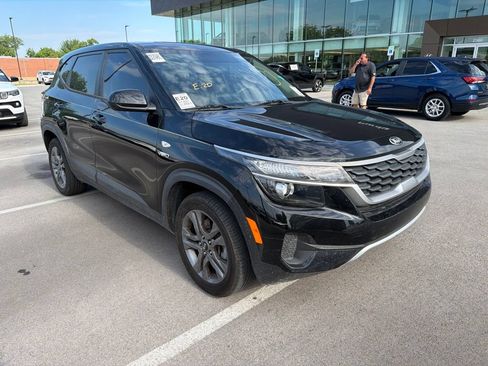 Used 2021 Kia Seltos LX AWD/4WD image 2