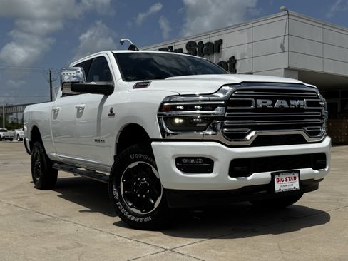 Used 2025 RAM 2500 Laramie AWD/4WD image 2