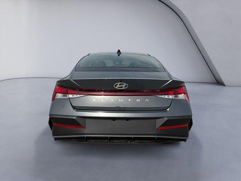 New 2026 Hyundai Elantra SE FWD image 4