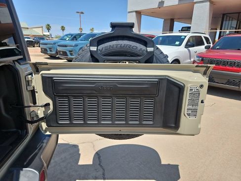 Used 2022 Jeep Wrangler Unlimited Sahara w/ Cold Weather Group AWD/4WD image 11