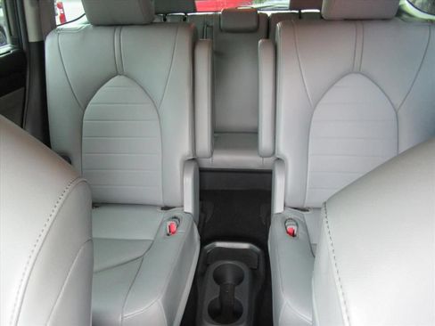 Used 2022 Toyota Highlander XLE FWD image 32