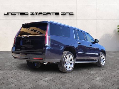 Used 2020 Cadillac Escalade ESV Premium Luxury image 5