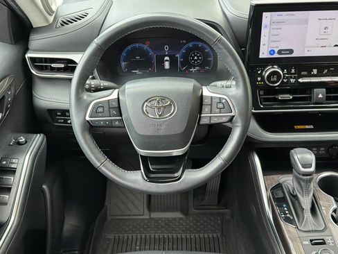 Used 2023 Toyota Highlander Platinum AWD/4WD image 13