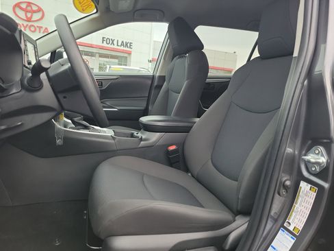 Used 2022 Toyota RAV4 LE image 17