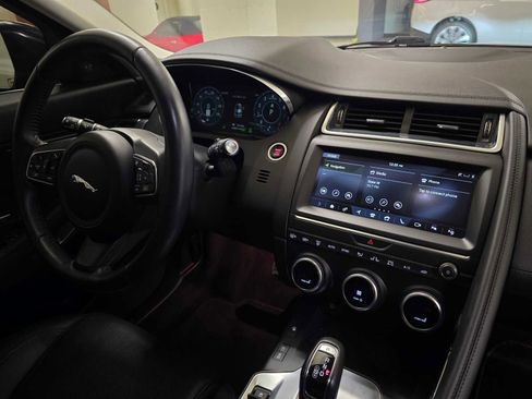 Used 2018 Jaguar E-PACE SE image 11