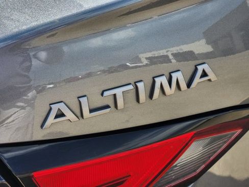 Used 2024 Nissan Altima 2.5 SV FWD image 12