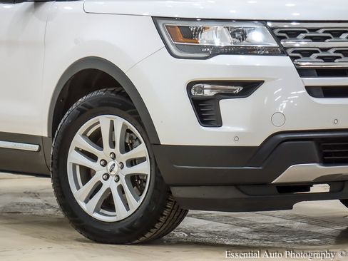 Used 2018 Ford Explorer XLT w/ Equipment Group 202A image 3
