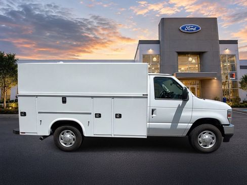 Used 2026 Ford E-350 and Econoline 350 Super Duty w/ Power Equipment Group RWD image 9