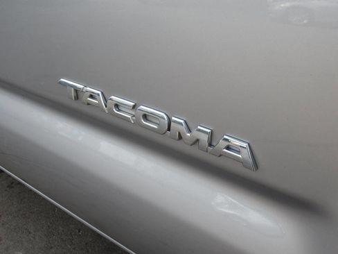 Used 2015 Toyota Tacoma 4x4 Access Cab V6 w/ TRD Sport Package image 5