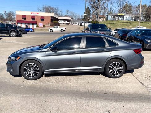 Used 2024 Volkswagen Jetta Sport image 3