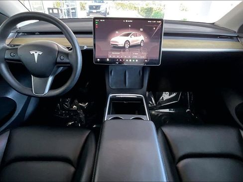 Used 2023 Tesla Model Y Long Range image 7
