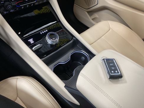 Certified 2025 Jeep Grand Cherokee Limited w/ Luxury Tech Group II image 15