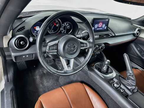 Used 2023 MAZDA MX-5 Miata Grand Touring RWD image 8