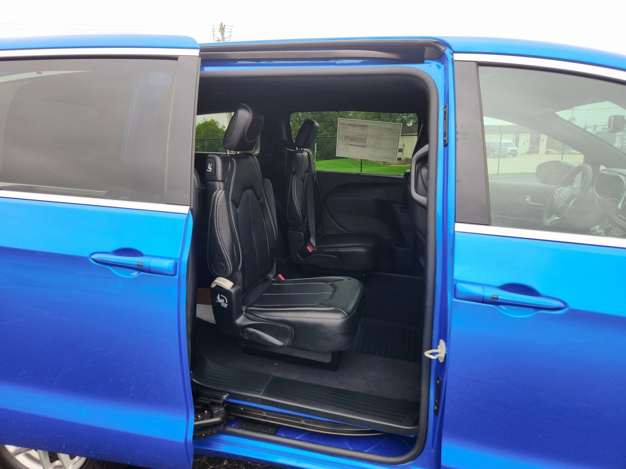 New 2027 Chrysler Pacifica Select FWD image 48
